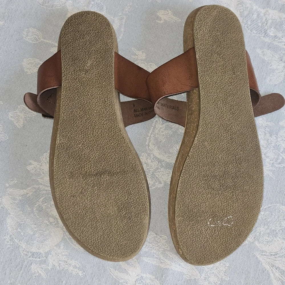 Blowfish Malibu Thong Sz 9 Sandal Golden Brown Flip Flop Vegan Leather - Picture 3 of 4